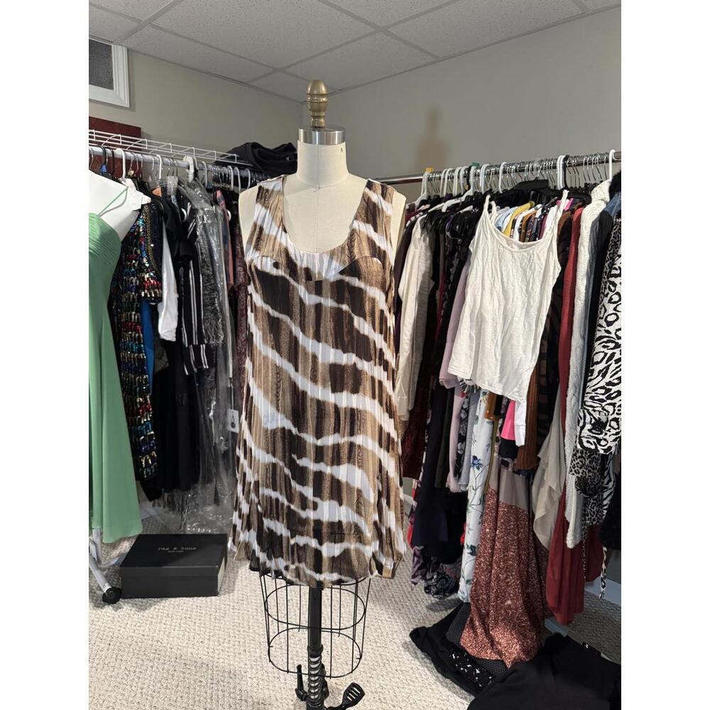 Sunny Leigh - Sleeveless Brown and White Tie-Dye Tunic Dress - Medium